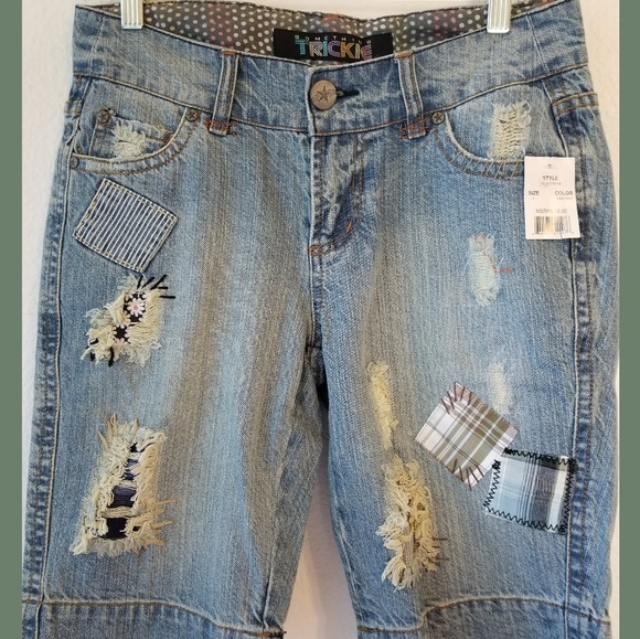 Something Trickie Patchwork Destroyed Denim Shorts - Picture 6 of 7